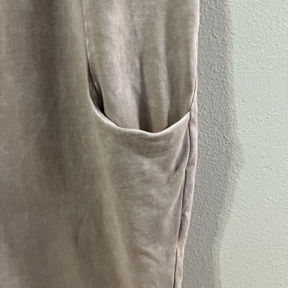 Sincerely Jules - V-Neck Sleeveless Mineral Wash Tan Harem Pant Jumpsuit - XL - Picture 5 of 6